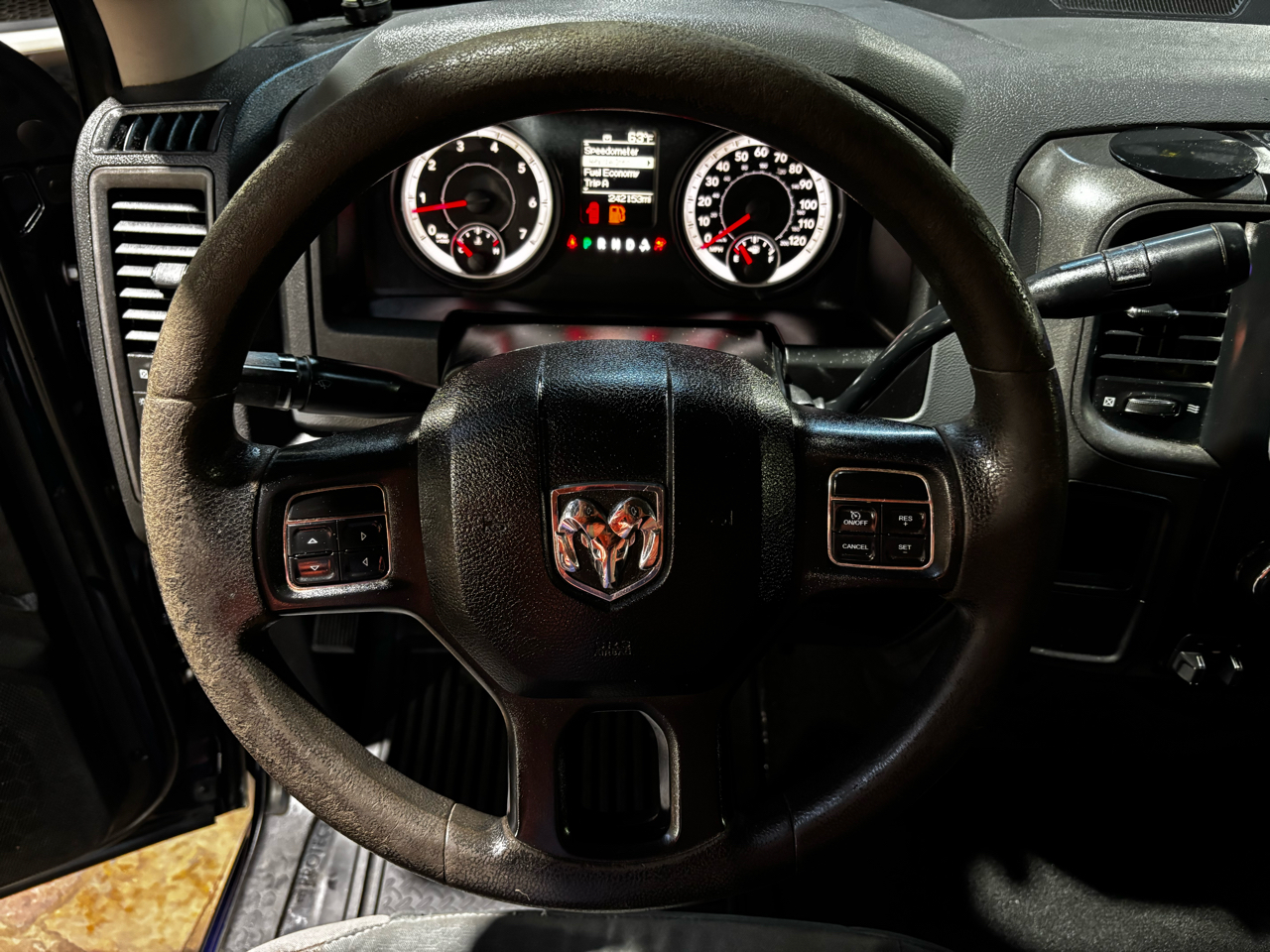 RAM 1500 2WD Quad Cab 140.5" Express 2013