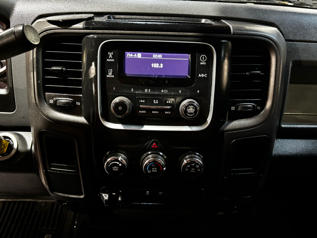 RAM 1500 2WD Quad Cab 140.5" Express 2013