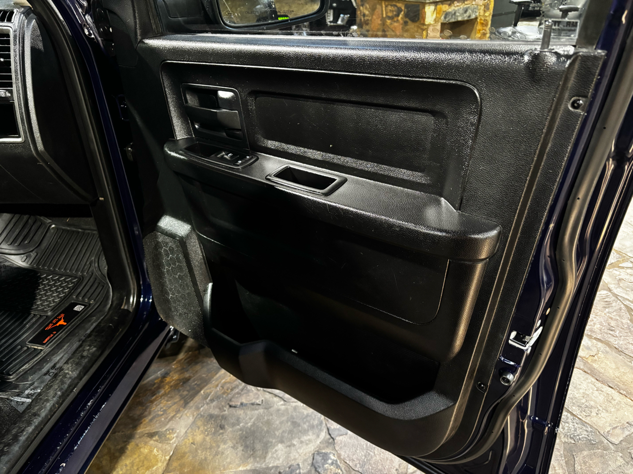 RAM 1500 2WD Quad Cab 140.5" Express 2013