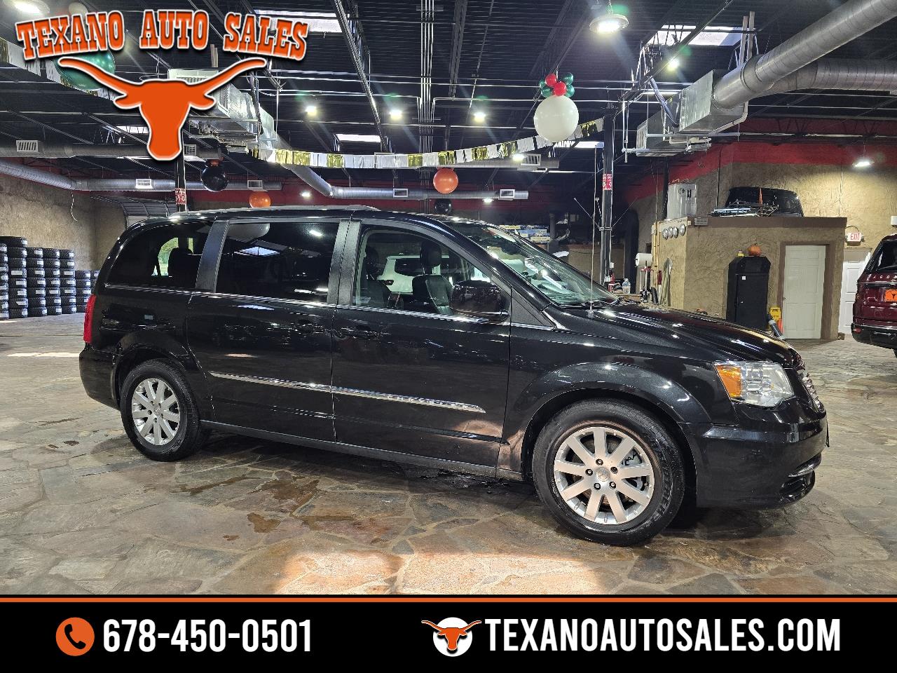 2015 Chrysler Town & Country Touring's photo