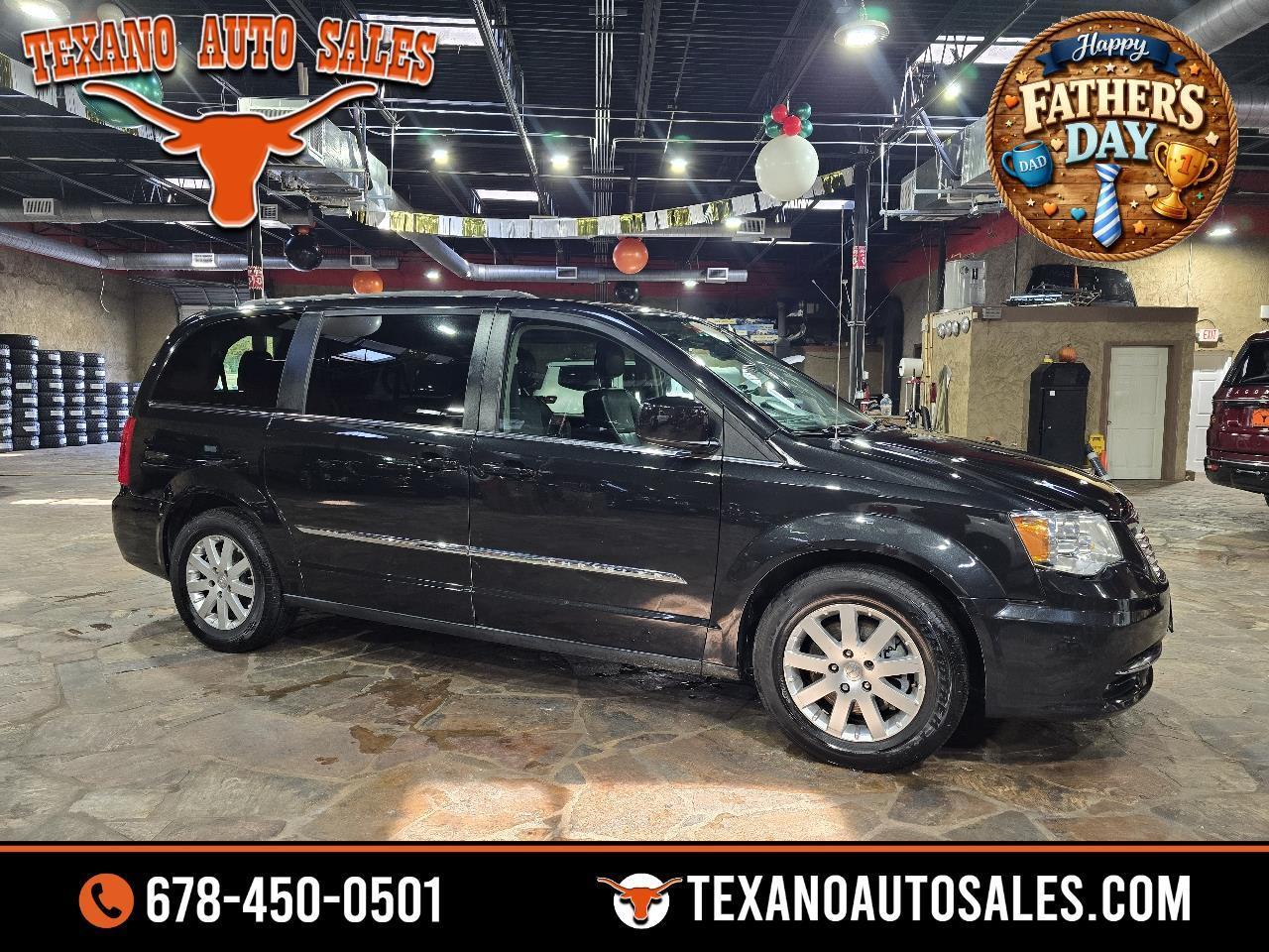 2015 Chrysler Town & Country Touring's photo