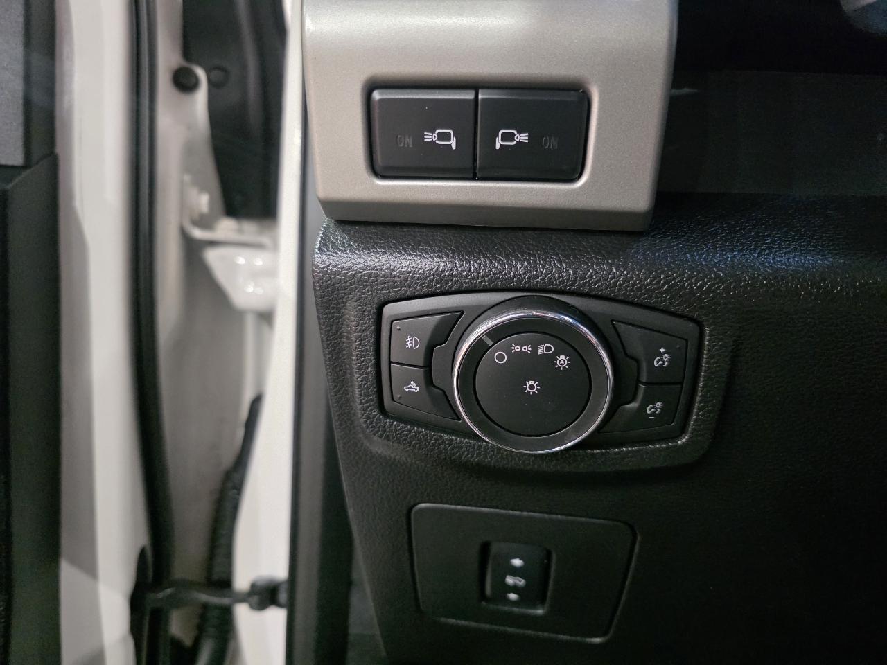 Ford F-150 4WD SuperCab 145" Lariat 2016