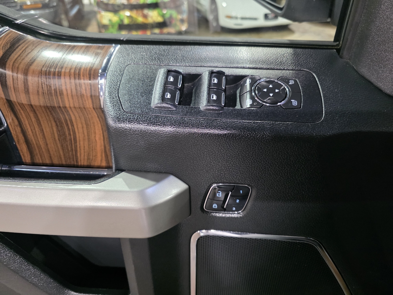 Ford F-150 4WD SuperCab 145" Lariat 2016