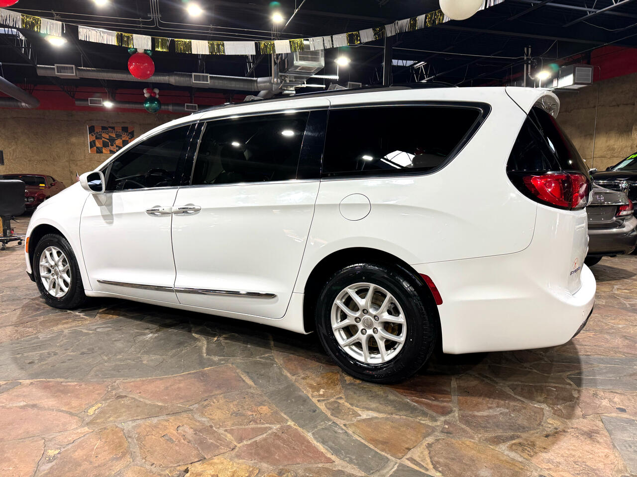 Chrysler Pacifica Touring-L Plus FWD 2017