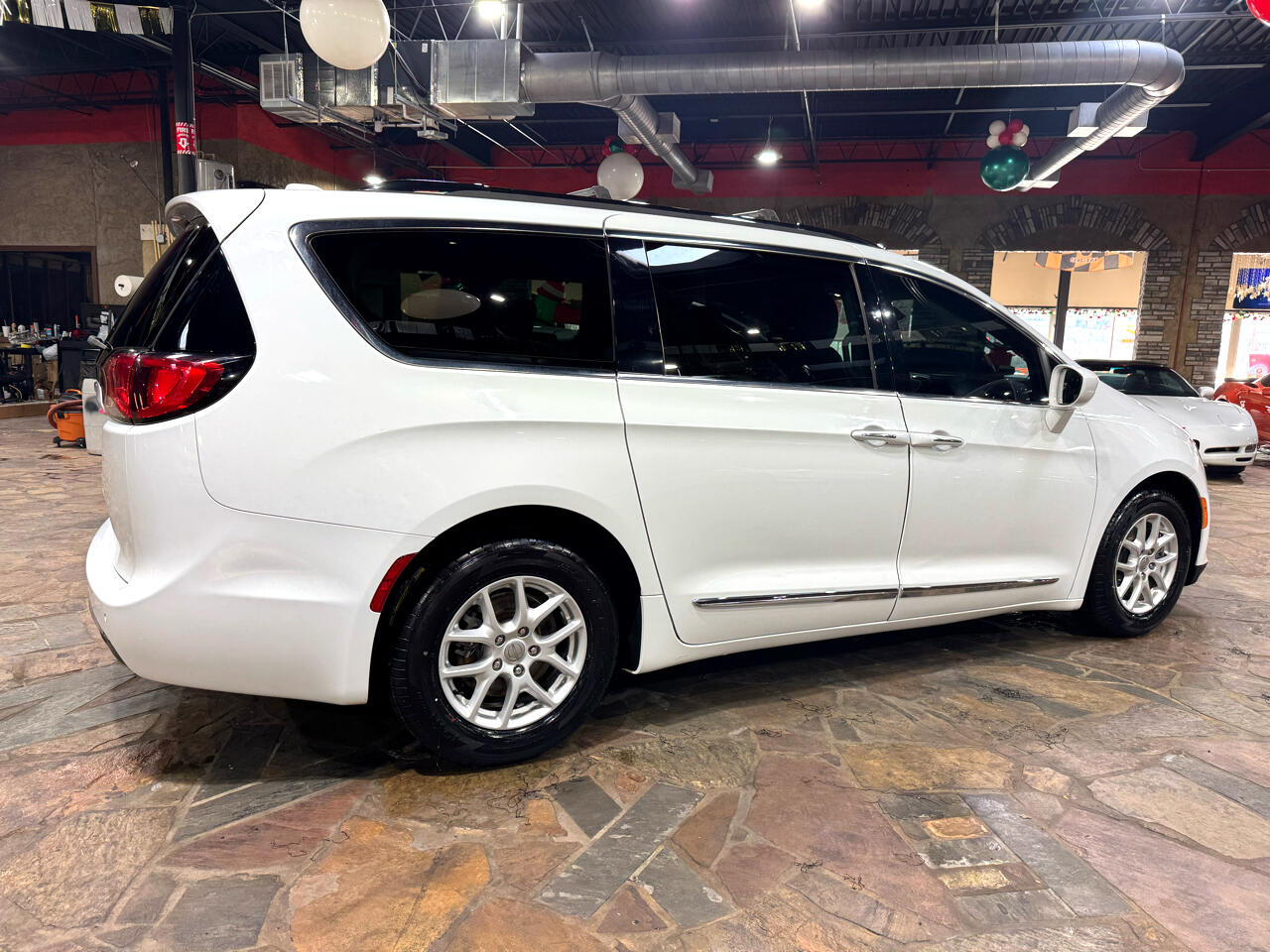 Chrysler Pacifica Touring-L Plus FWD 2017