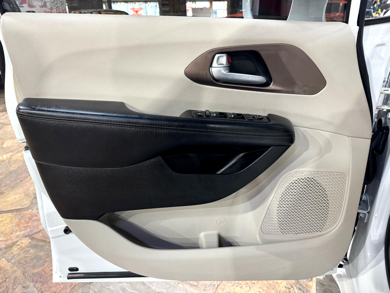 Chrysler Pacifica Touring-L Plus FWD 2017