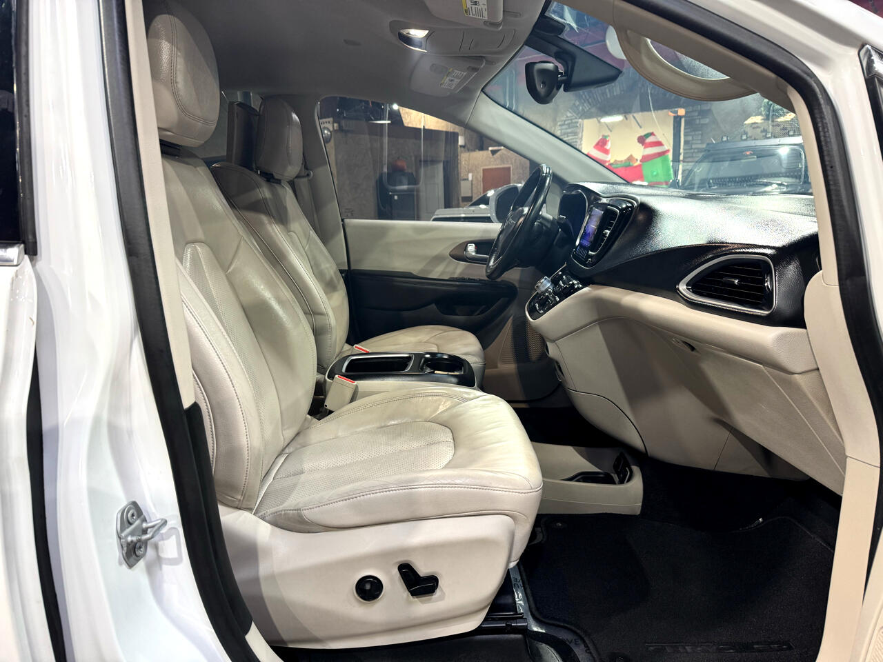 Chrysler Pacifica Touring-L Plus FWD 2017