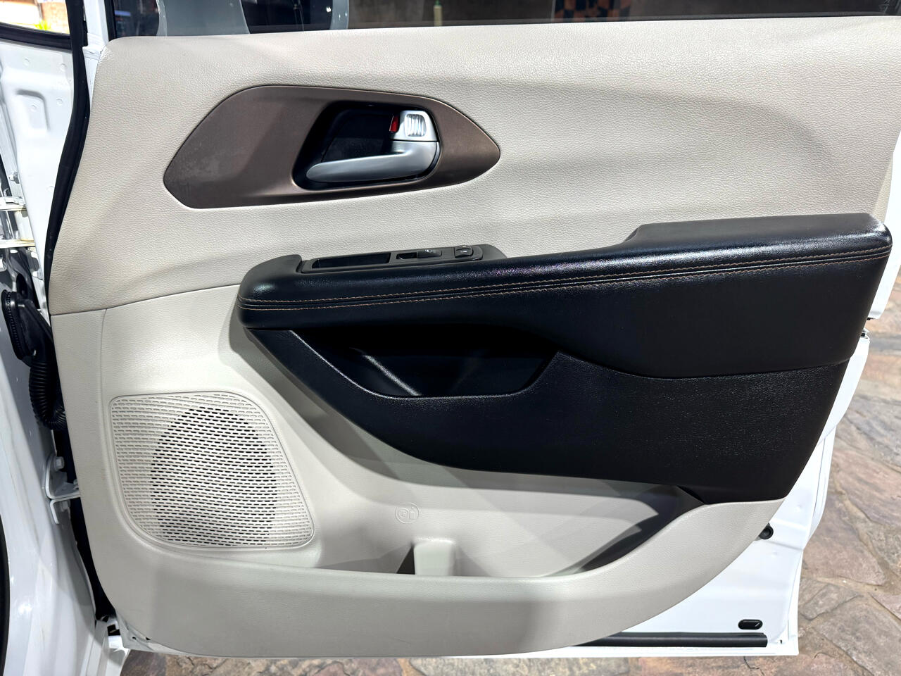 Chrysler Pacifica Touring-L Plus FWD 2017