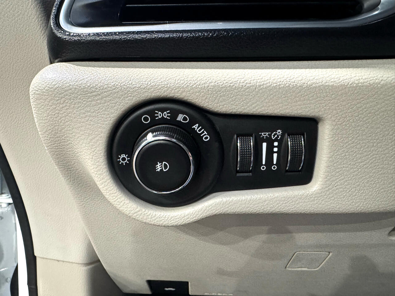 Chrysler Pacifica Touring-L Plus FWD 2017