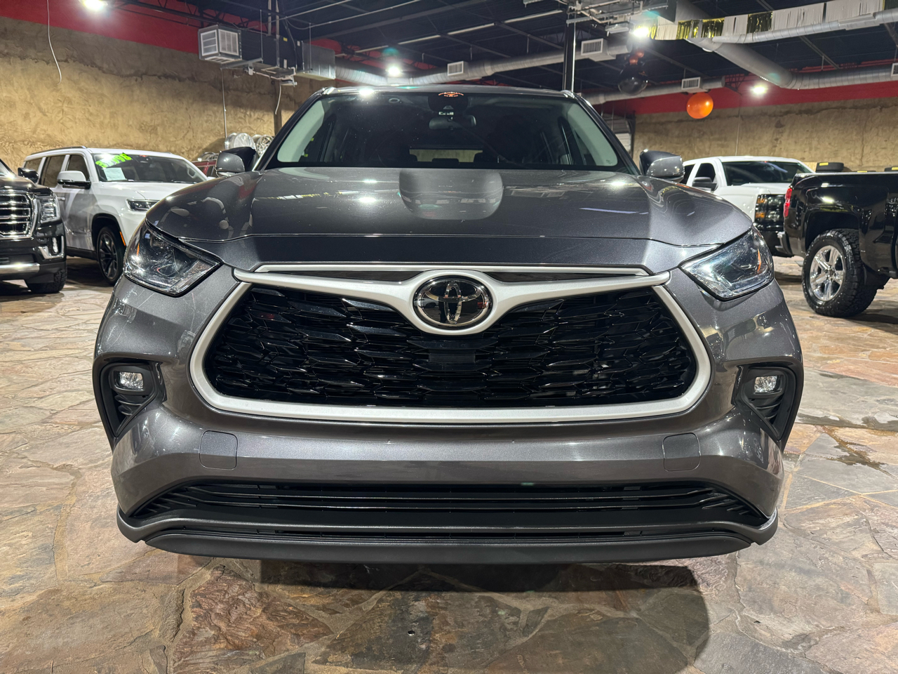 Toyota Highlander LE FWD (Natl) 2022