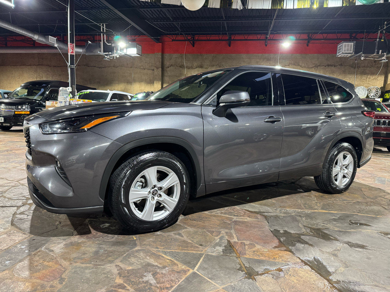 Toyota Highlander LE FWD (Natl) 2022