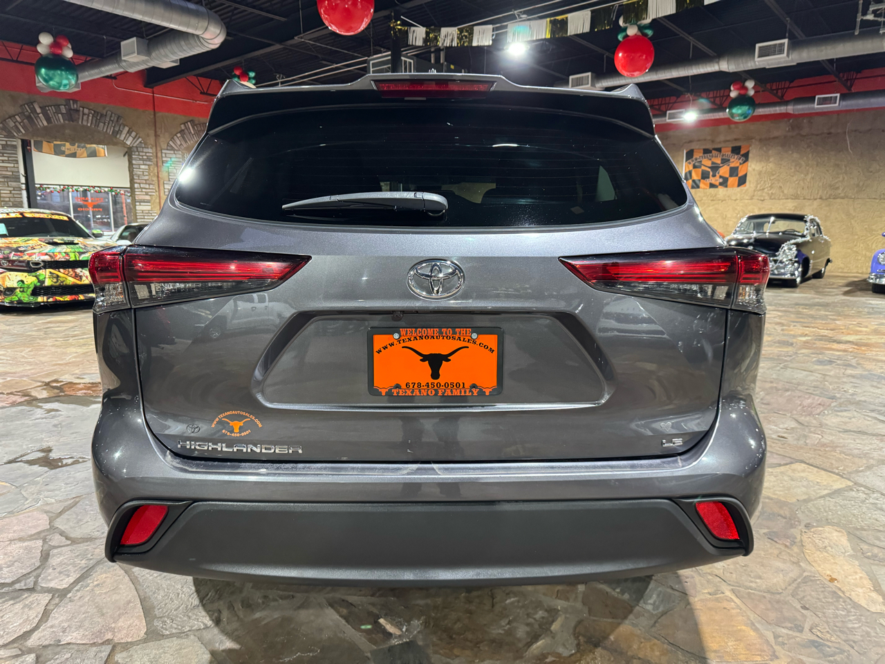 Toyota Highlander LE FWD (Natl) 2022