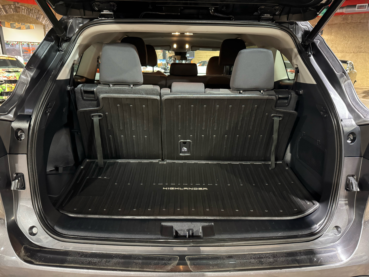 Toyota Highlander LE FWD (Natl) 2022