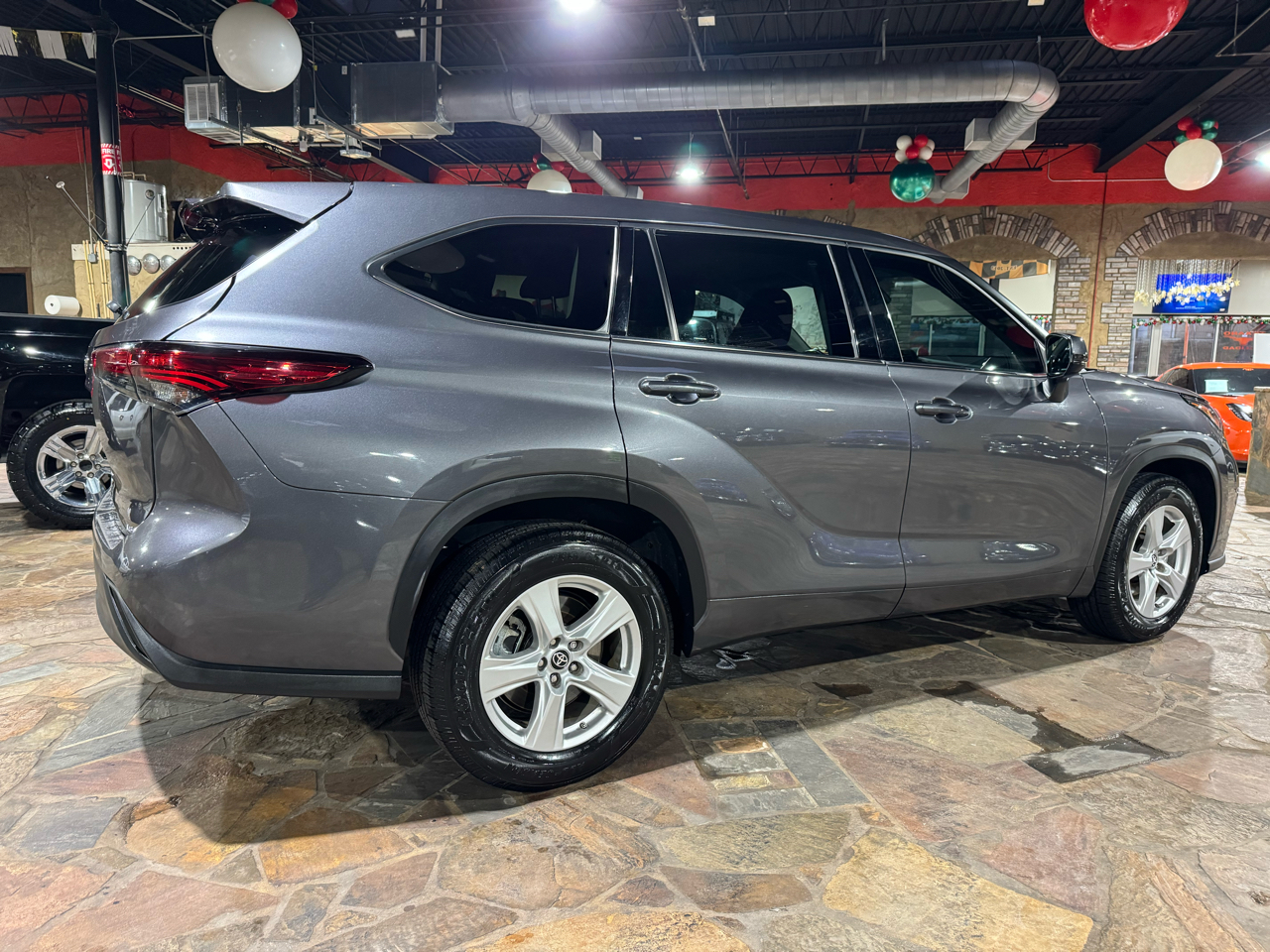 Toyota Highlander LE FWD (Natl) 2022