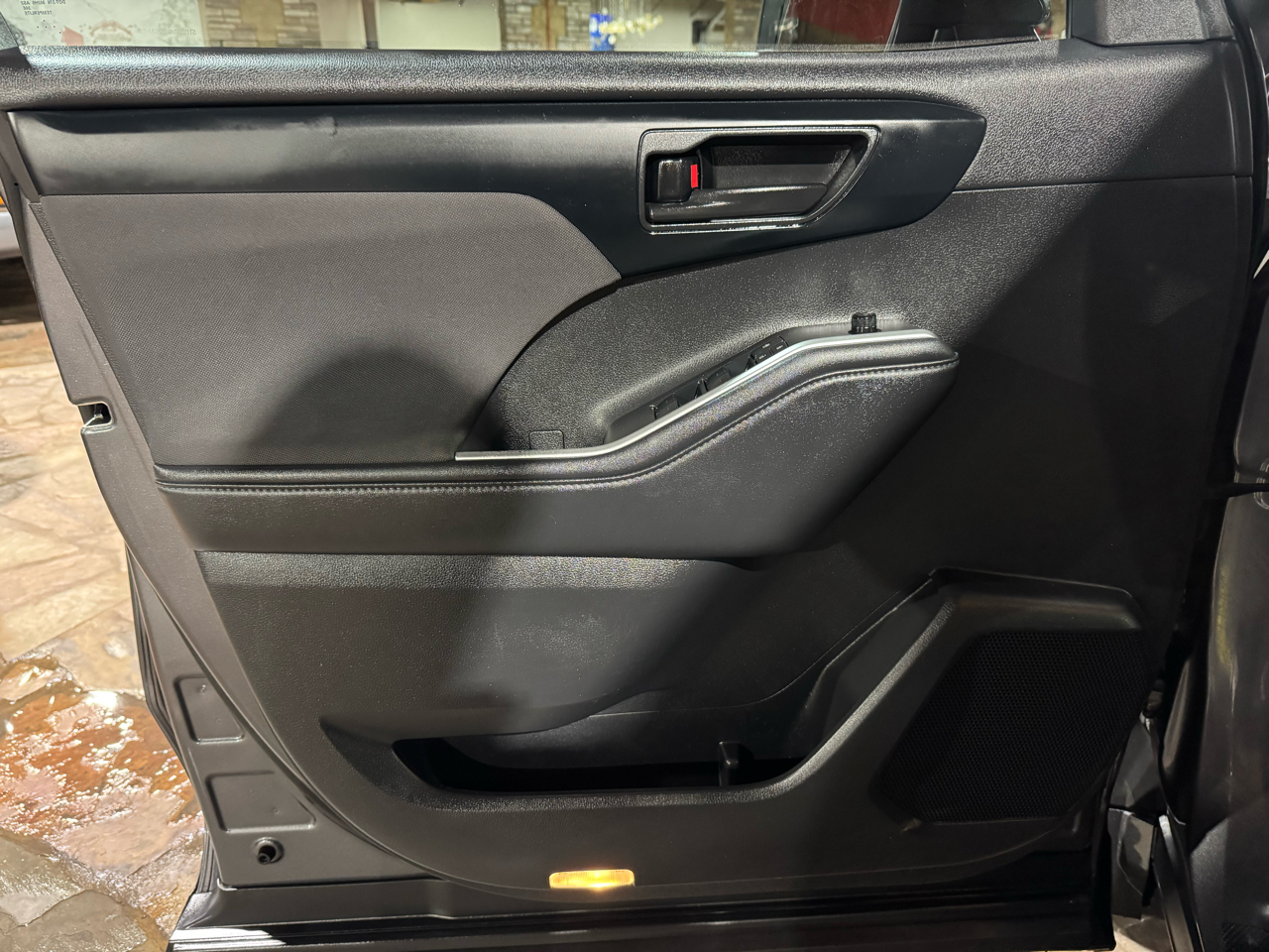 Toyota Highlander LE FWD (Natl) 2022