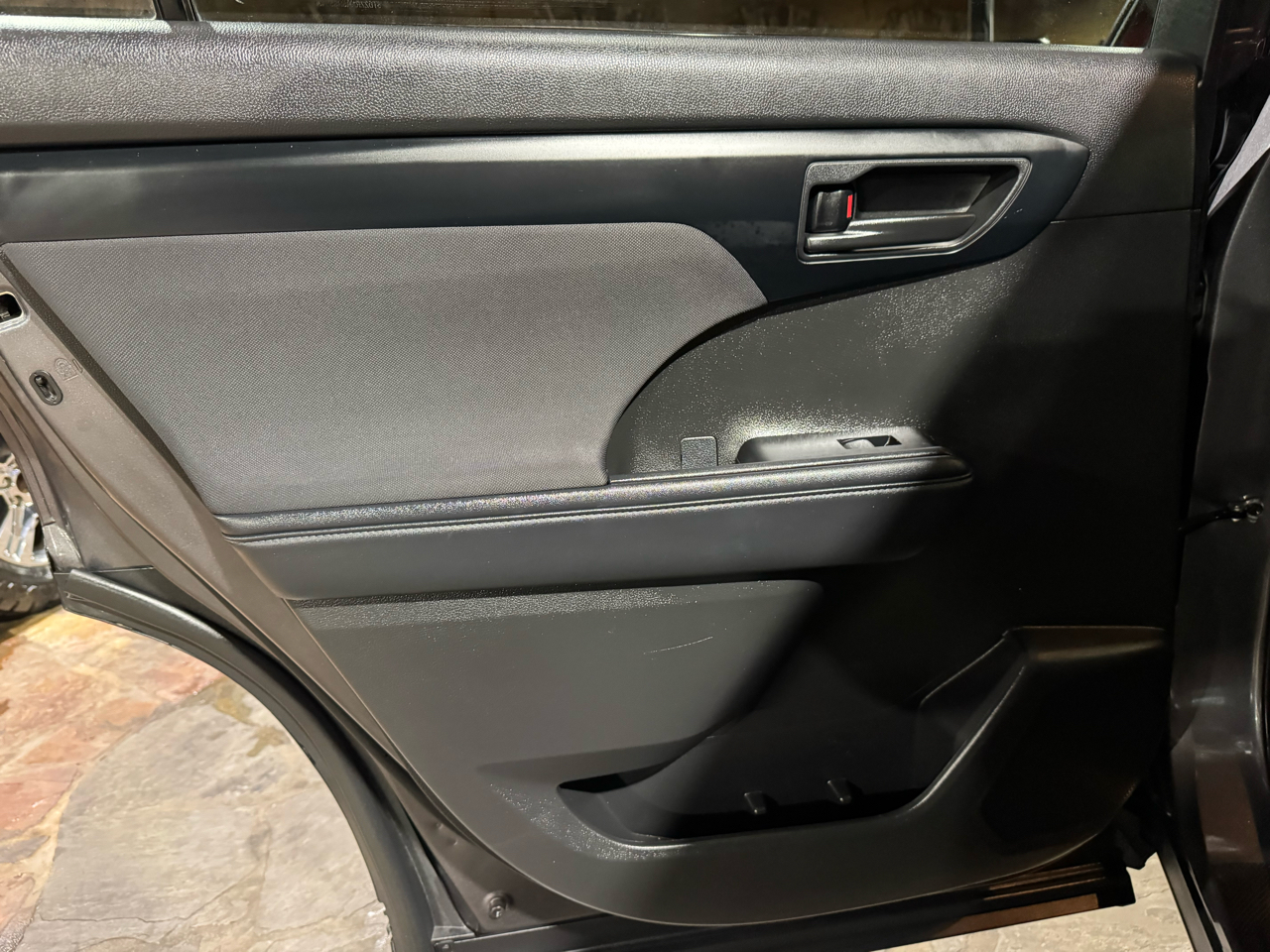 Toyota Highlander LE FWD (Natl) 2022