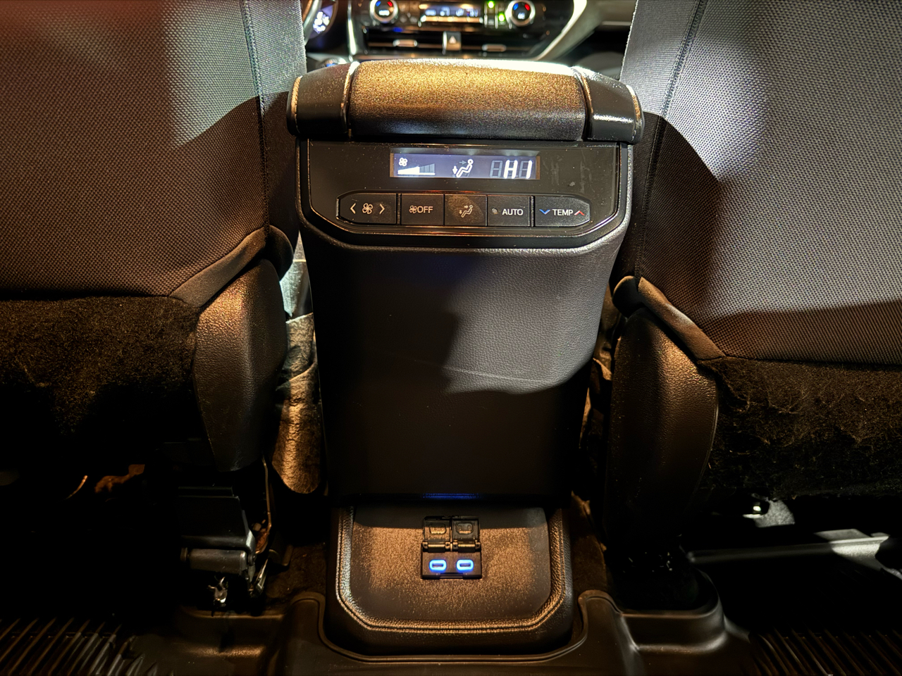 Toyota Highlander LE FWD (Natl) 2022