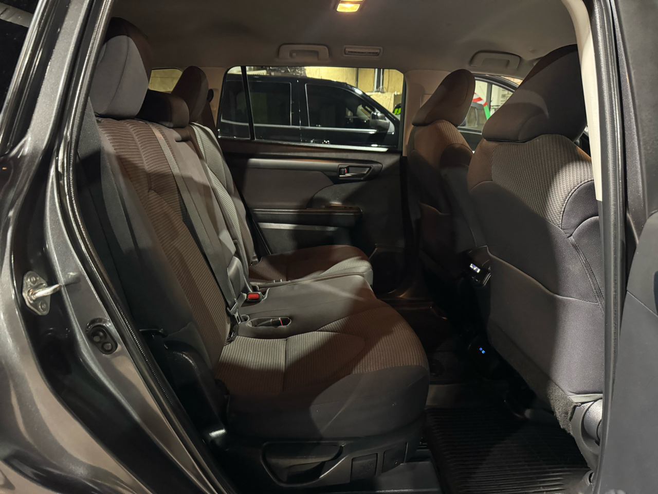 Toyota Highlander LE FWD (Natl) 2022