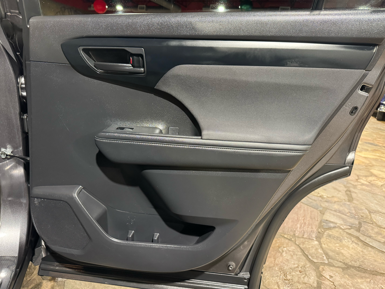 Toyota Highlander LE FWD (Natl) 2022