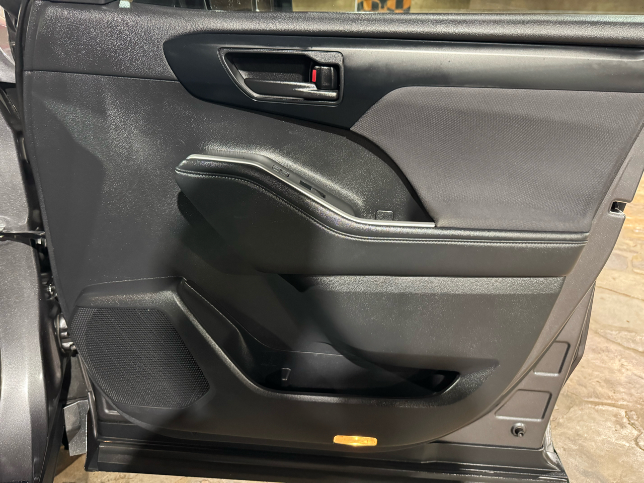 Toyota Highlander LE FWD (Natl) 2022