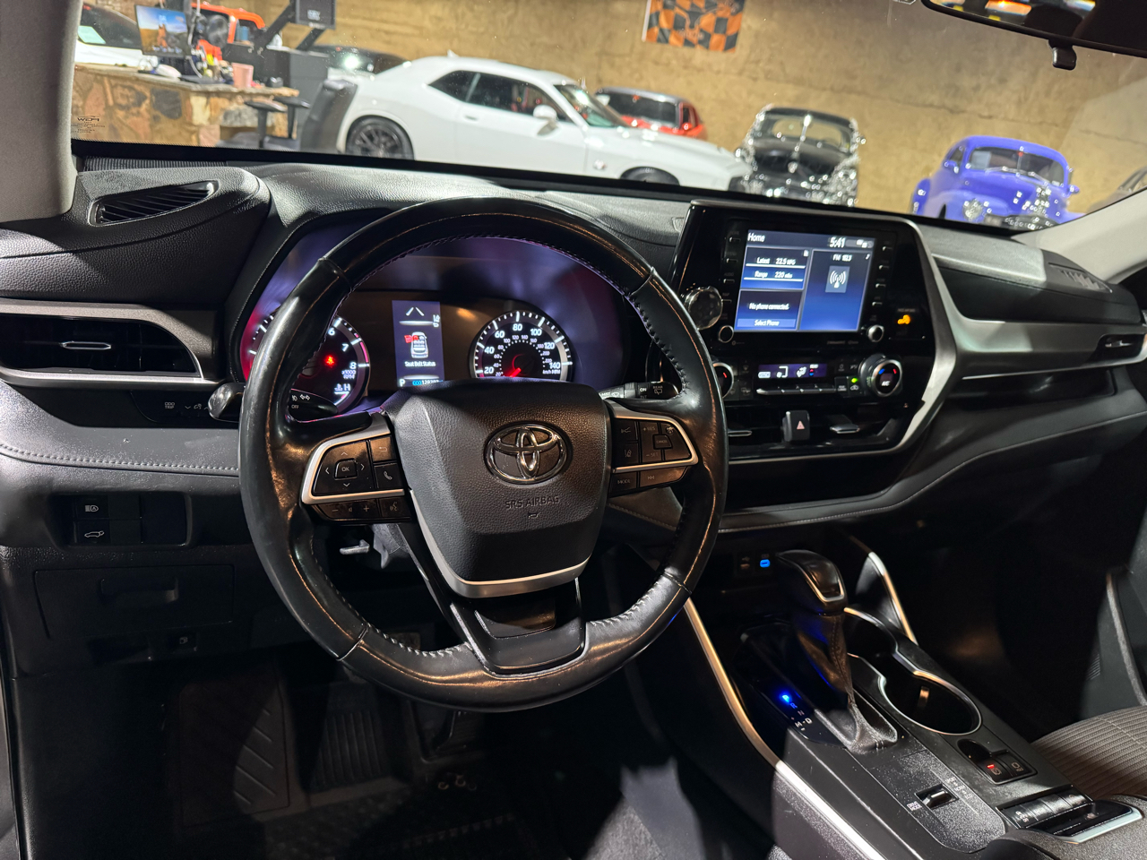 Toyota Highlander LE FWD (Natl) 2022