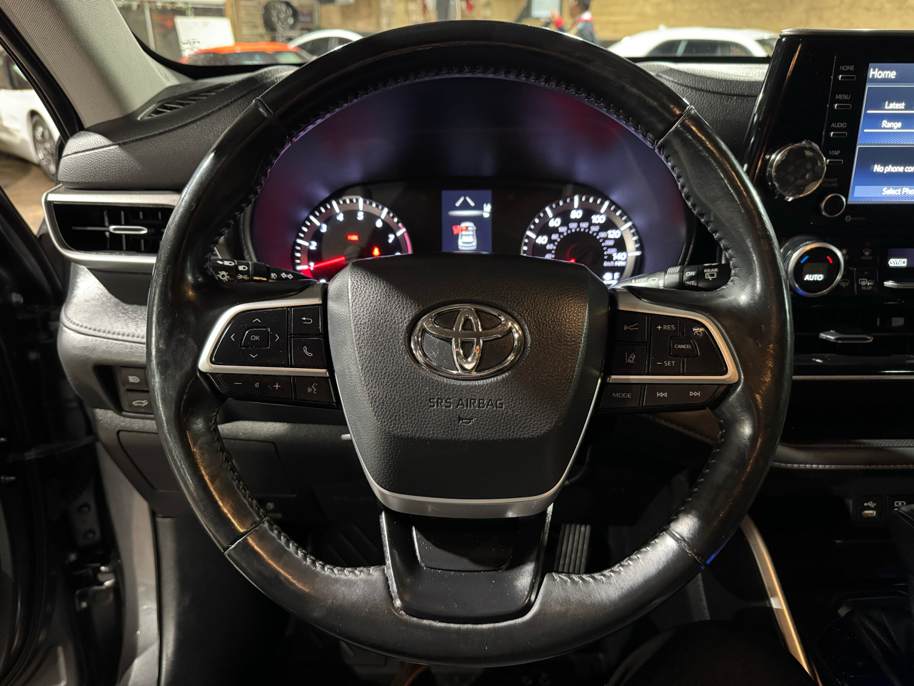 Toyota Highlander LE FWD (Natl) 2022