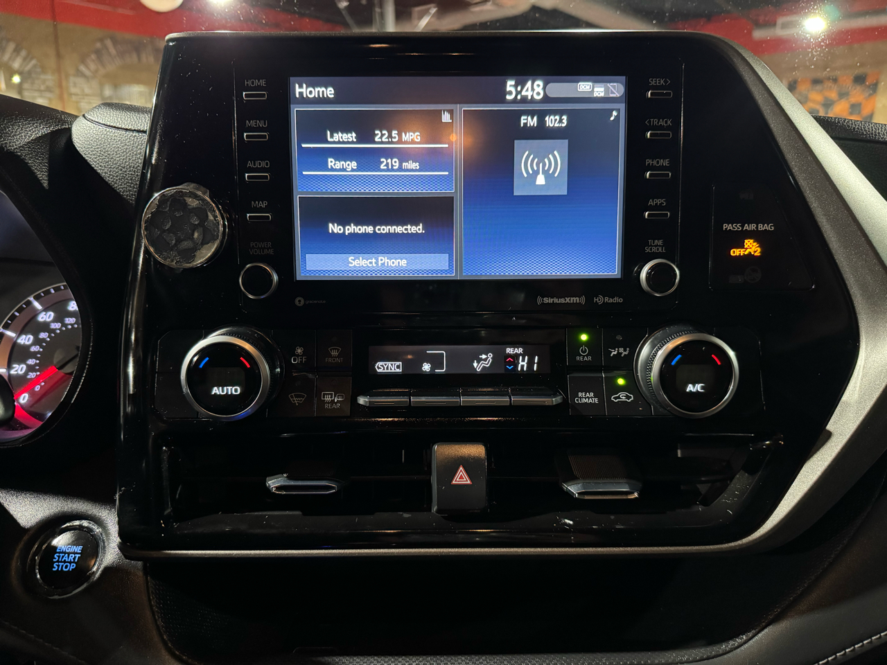 Toyota Highlander LE FWD (Natl) 2022