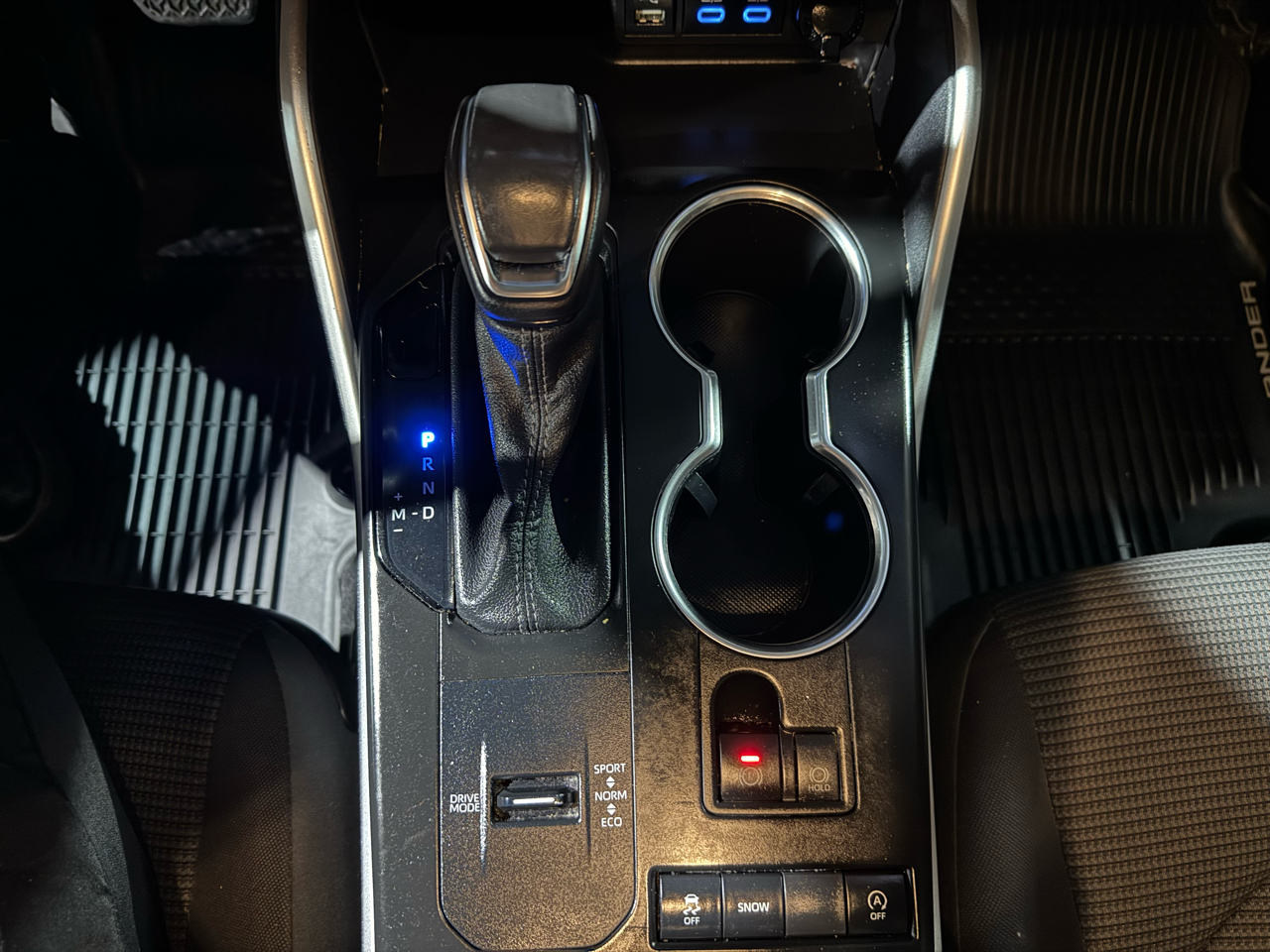 Toyota Highlander LE FWD (Natl) 2022