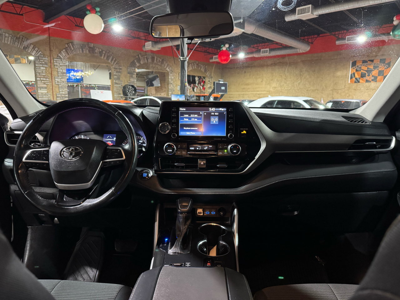 Toyota Highlander LE FWD (Natl) 2022