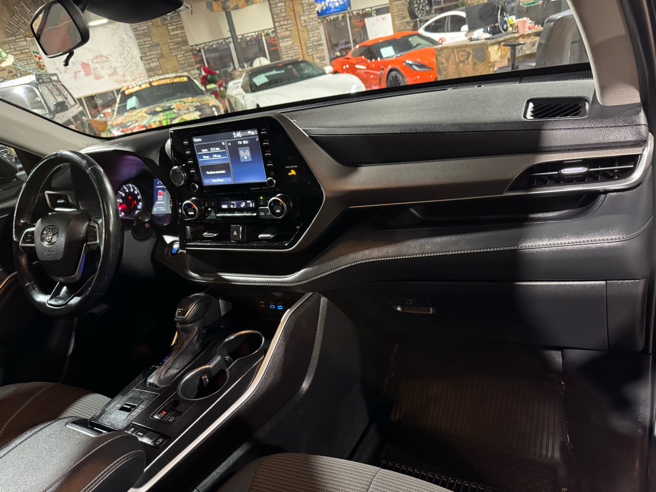 Toyota Highlander LE FWD (Natl) 2022