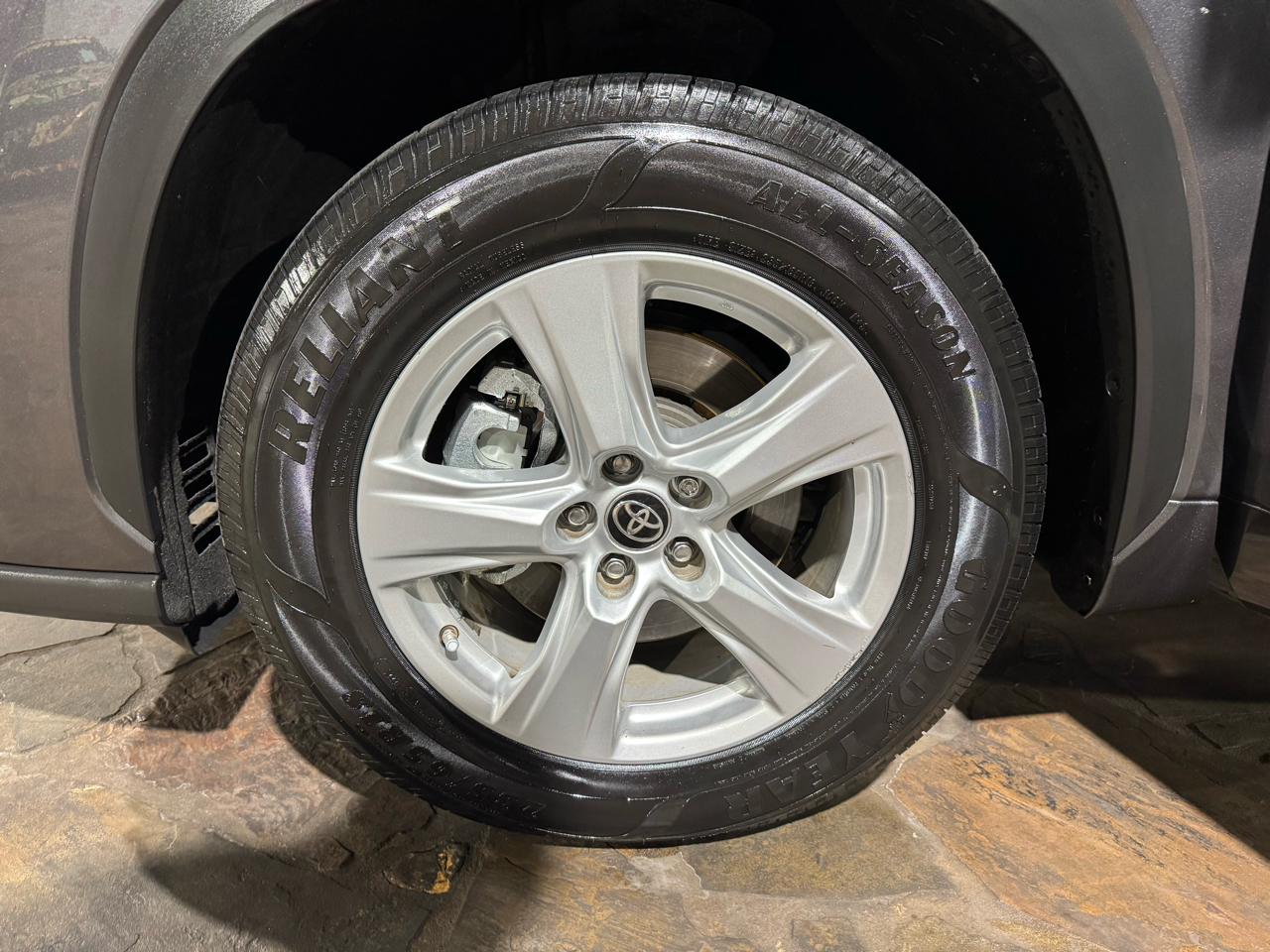 Toyota Highlander LE FWD (Natl) 2022