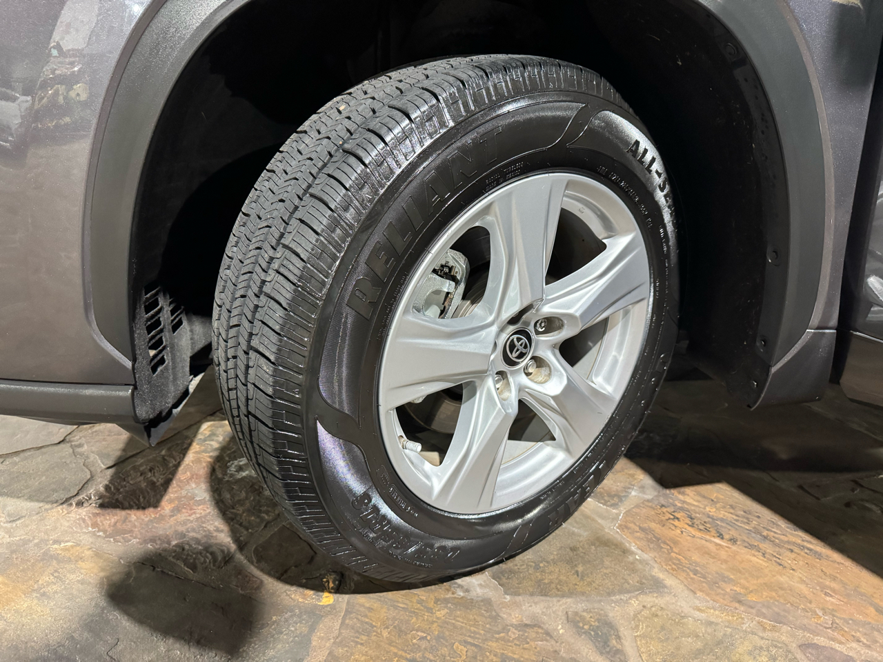 Toyota Highlander LE FWD (Natl) 2022