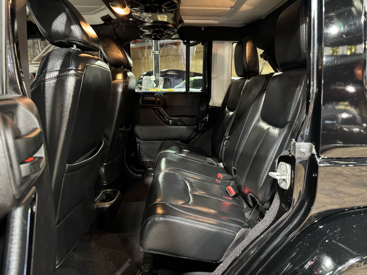 Jeep Wrangler Unlimited 4WD 4dr Sahara 2014