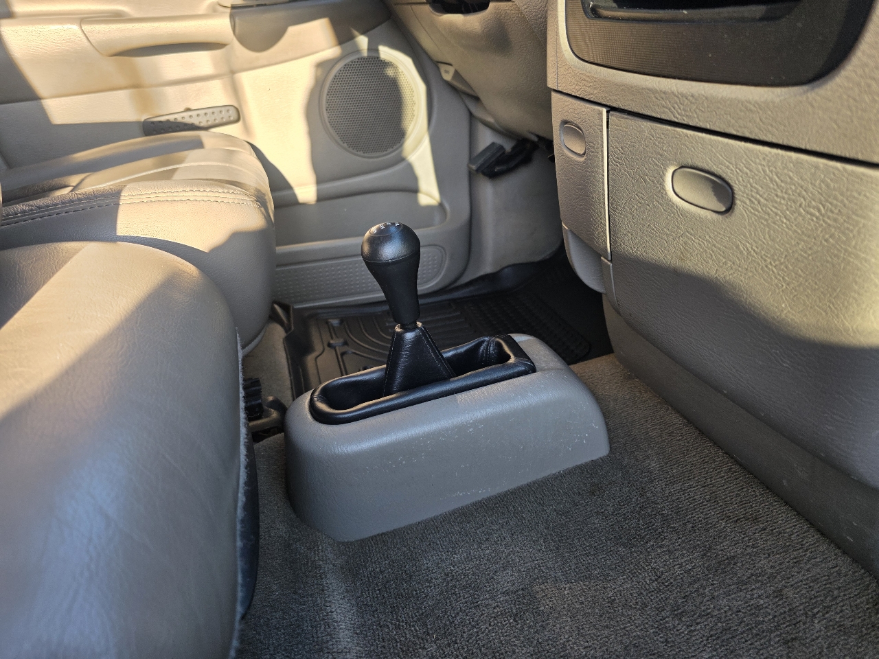 Dodge Ram 3500 4dr Quad Cab 160.5" WB DRW 4WD SLT 2005