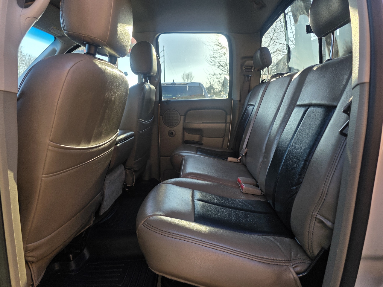 Dodge Ram 3500 4dr Quad Cab 160.5" WB DRW 4WD SLT 2005