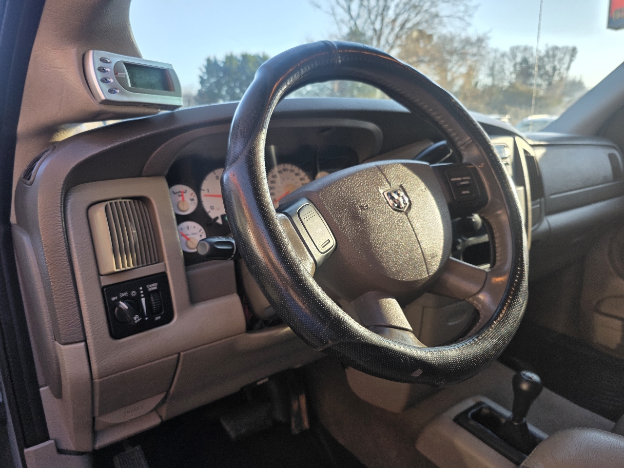 Dodge Ram 3500 4dr Quad Cab 160.5" WB DRW 4WD SLT 2005