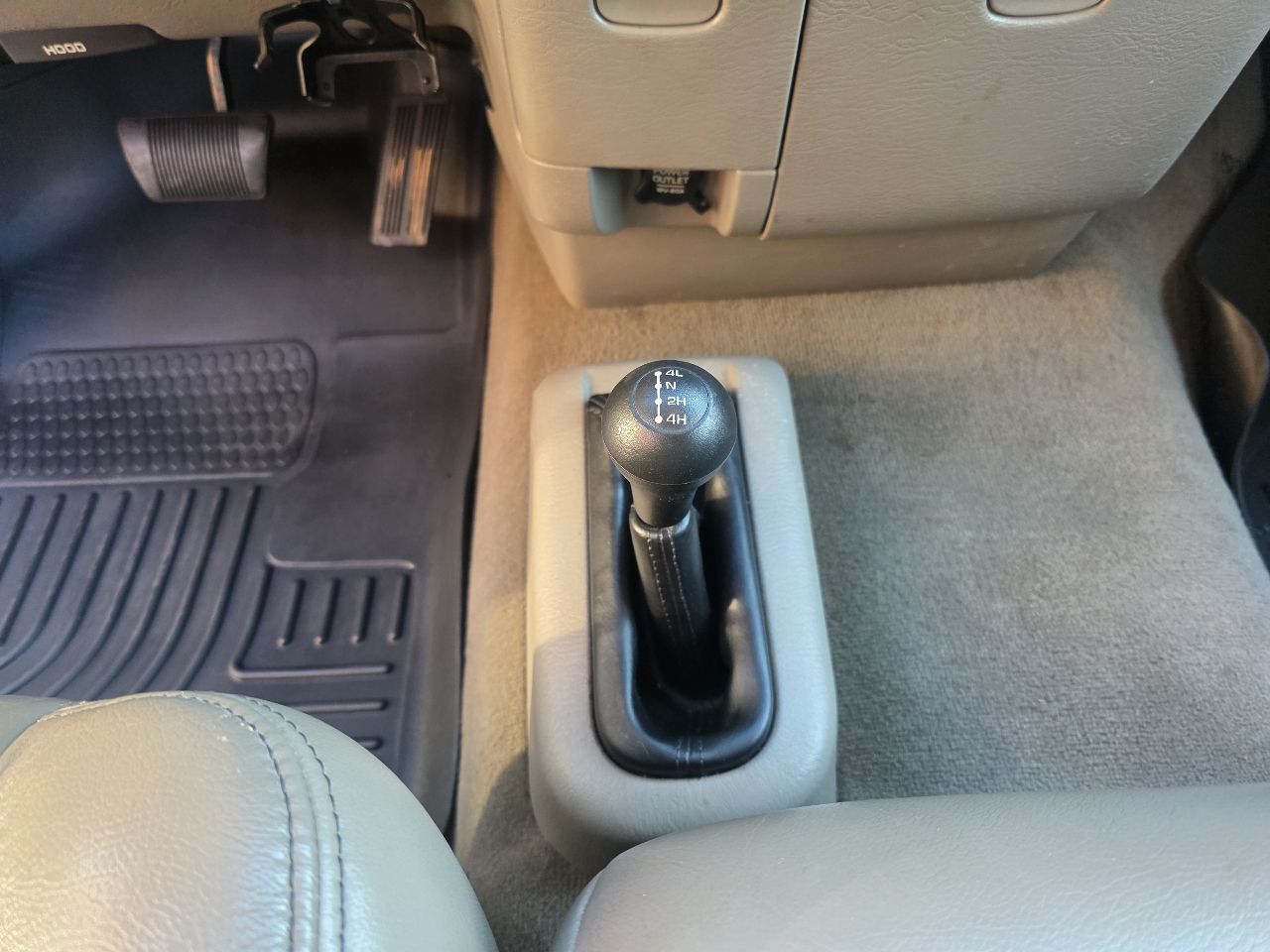 Dodge Ram 3500 4dr Quad Cab 160.5" WB DRW 4WD SLT 2005