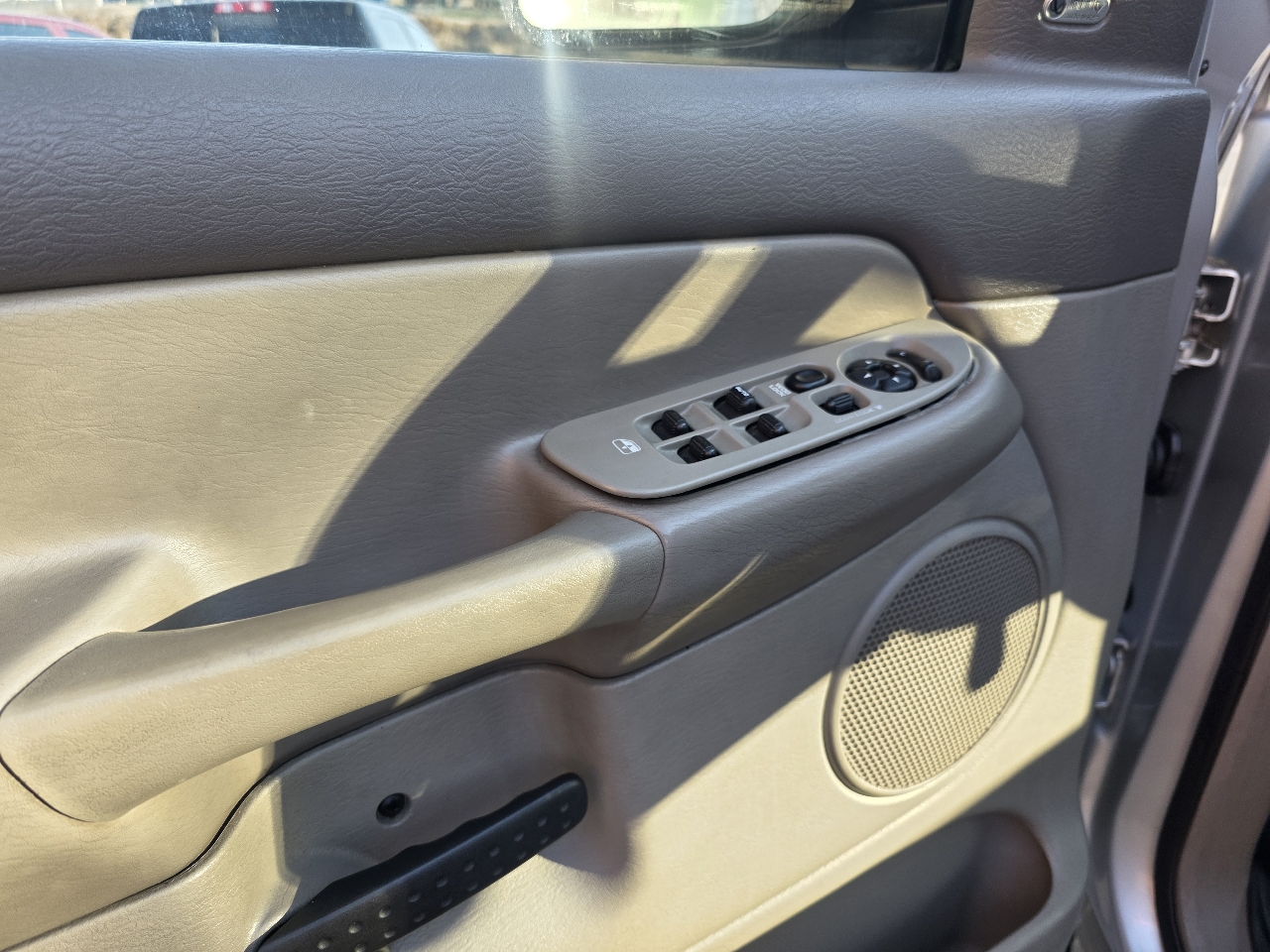 Dodge Ram 3500 4dr Quad Cab 160.5" WB DRW 4WD SLT 2005