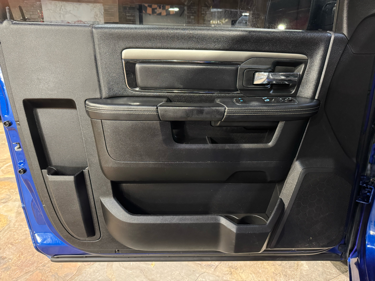 RAM 1500 2WD Reg Cab 120.5" Sport 2015