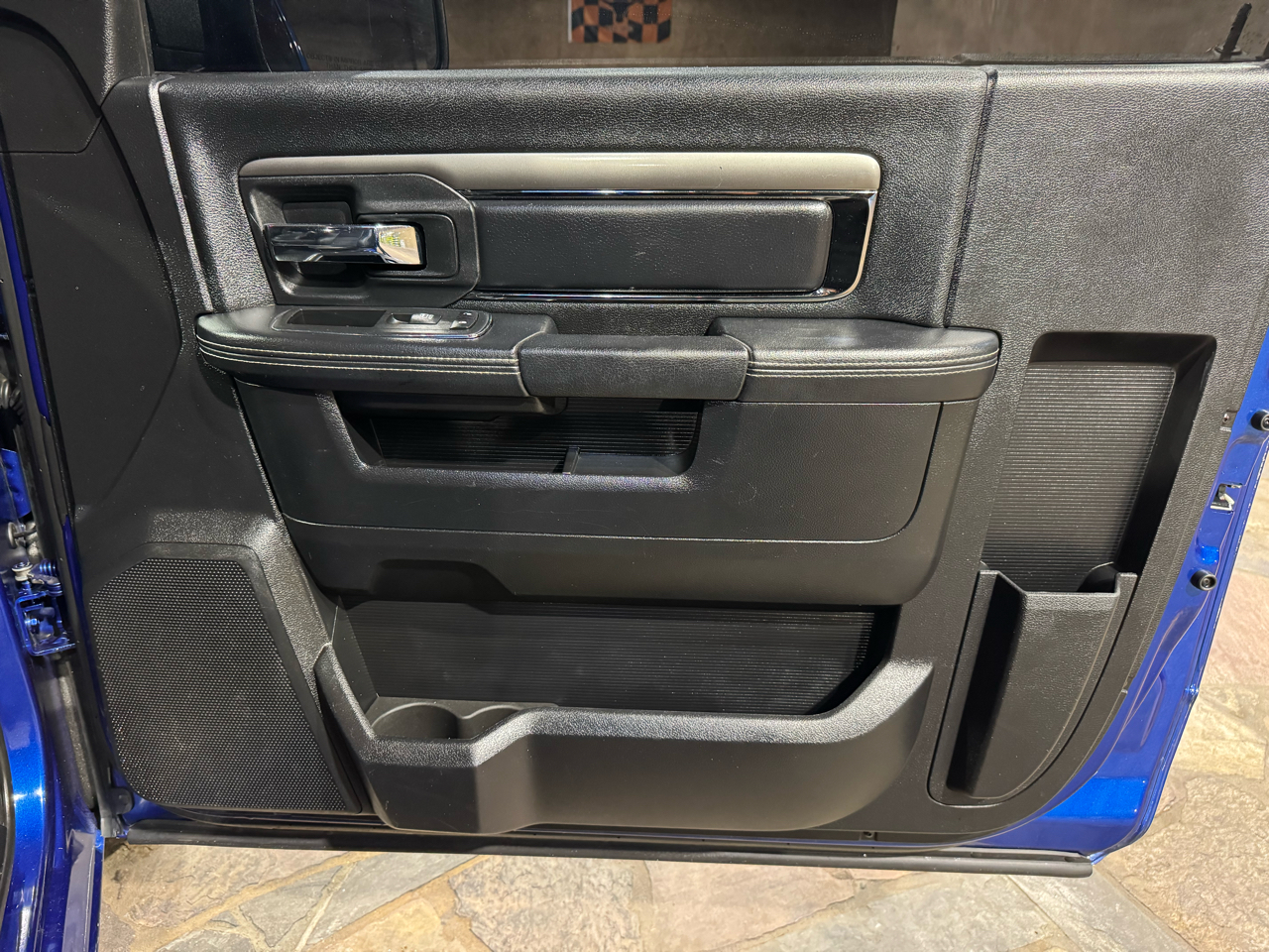 RAM 1500 2WD Reg Cab 120.5" Sport 2015