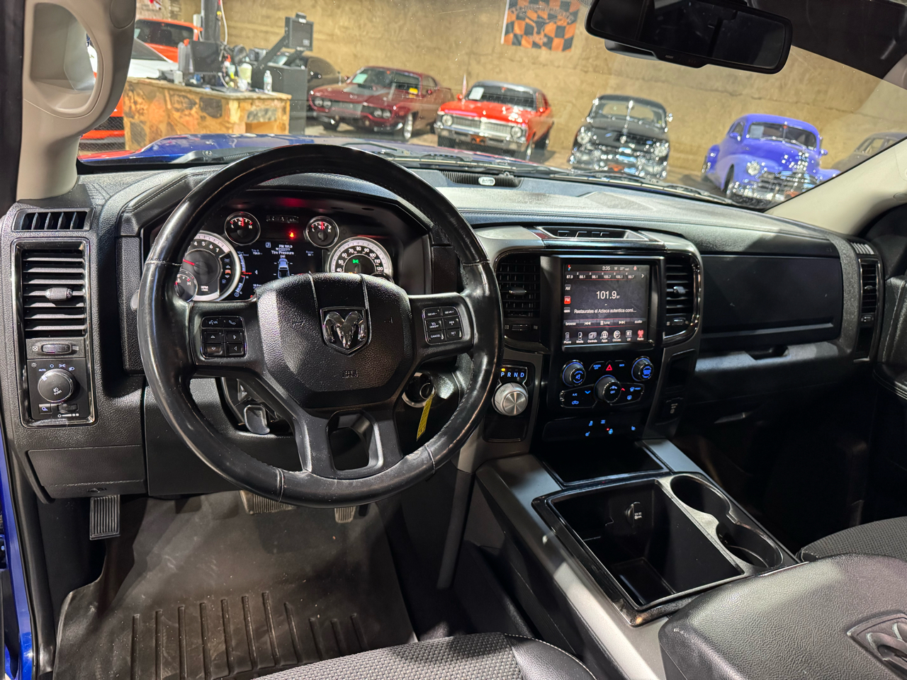 RAM 1500 2WD Reg Cab 120.5" Sport 2015