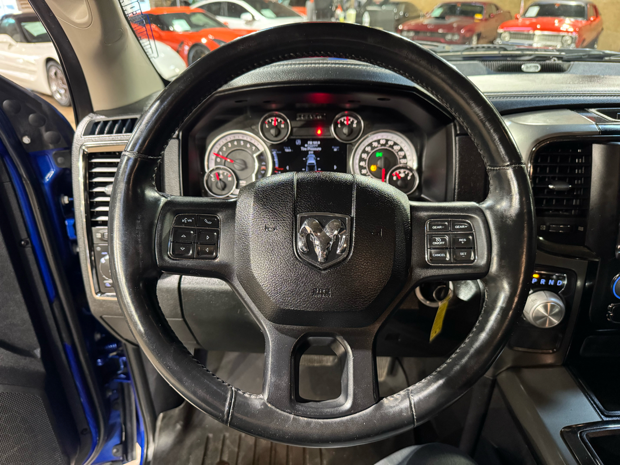 RAM 1500 2WD Reg Cab 120.5" Sport 2015