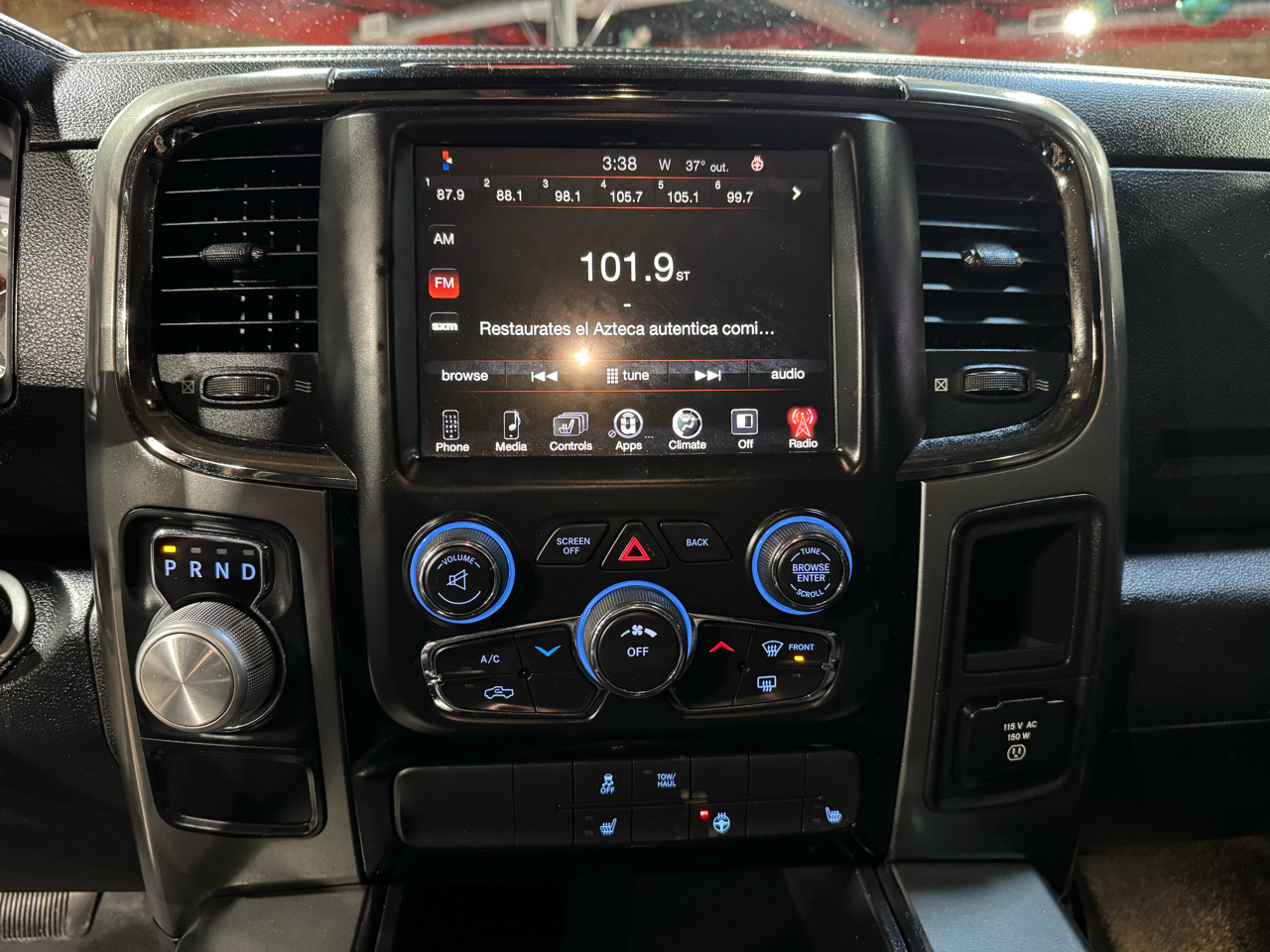 RAM 1500 2WD Reg Cab 120.5" Sport 2015