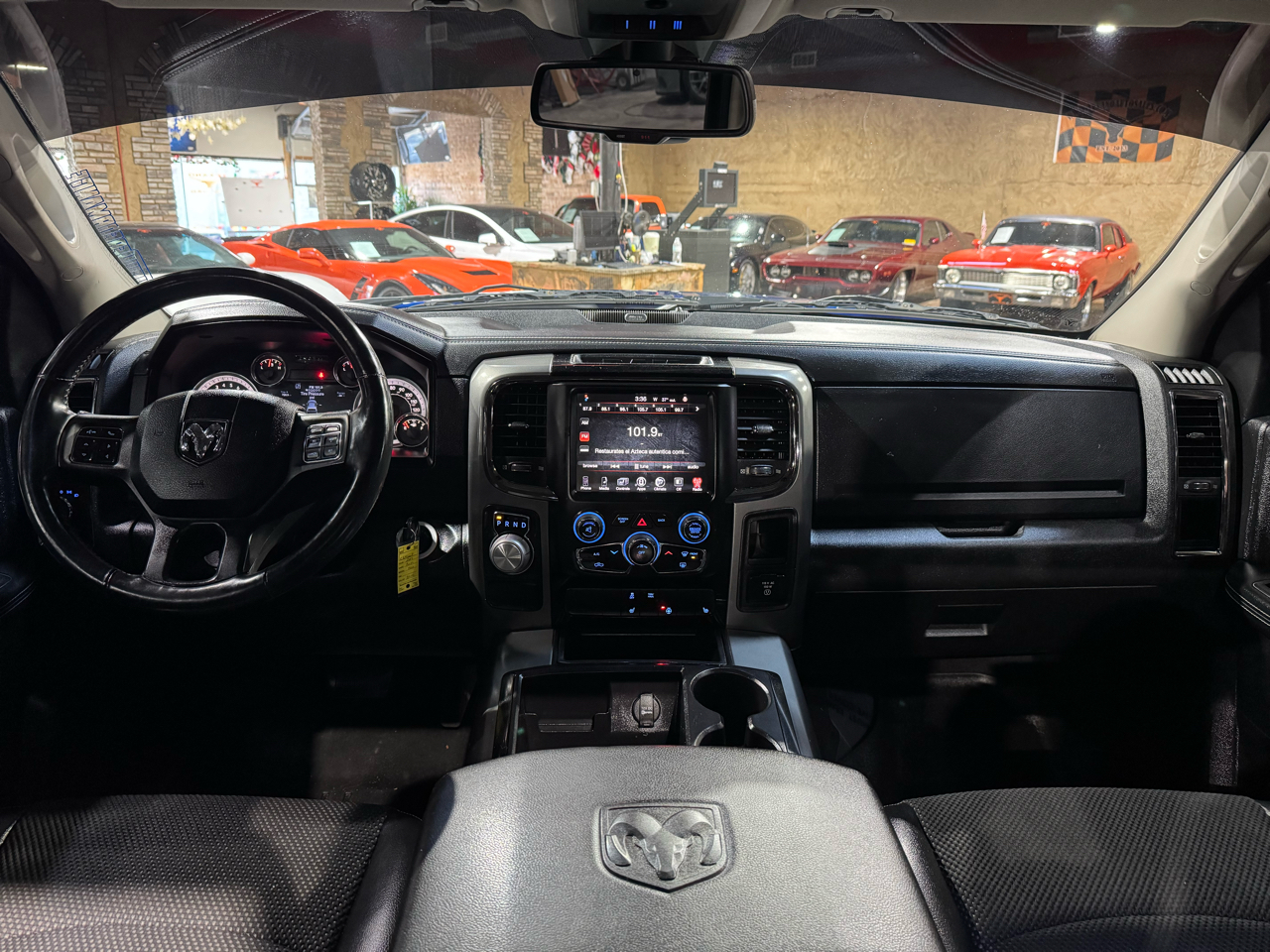 RAM 1500 2WD Reg Cab 120.5" Sport 2015