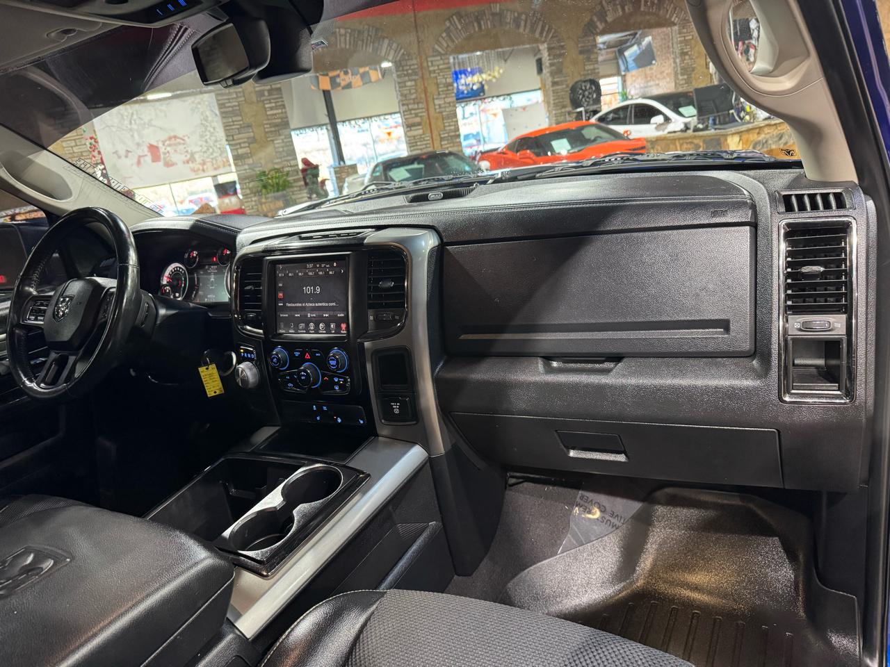 RAM 1500 2WD Reg Cab 120.5" Sport 2015