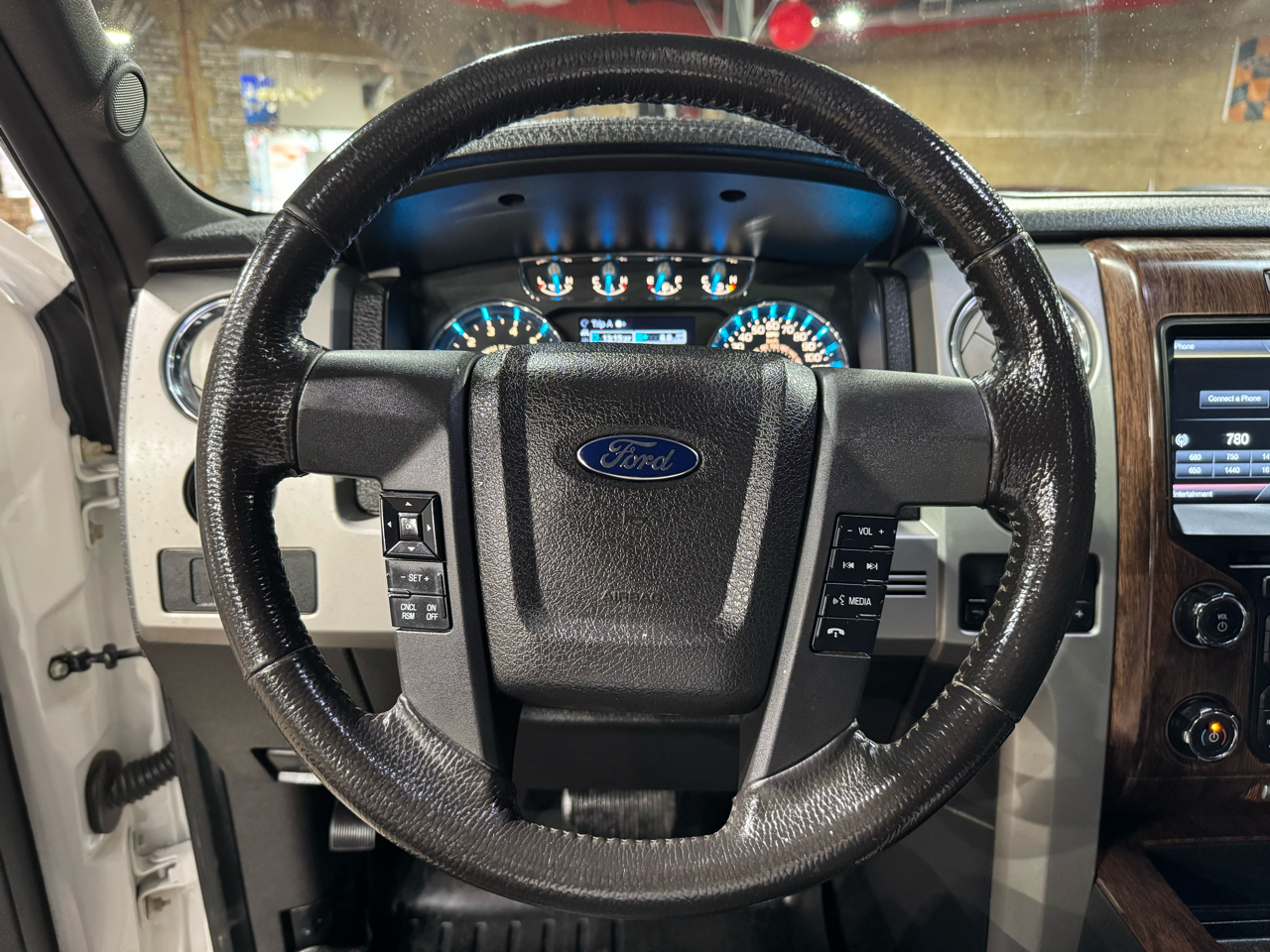 Ford F-150 4WD SuperCrew 145" Lariat 2014