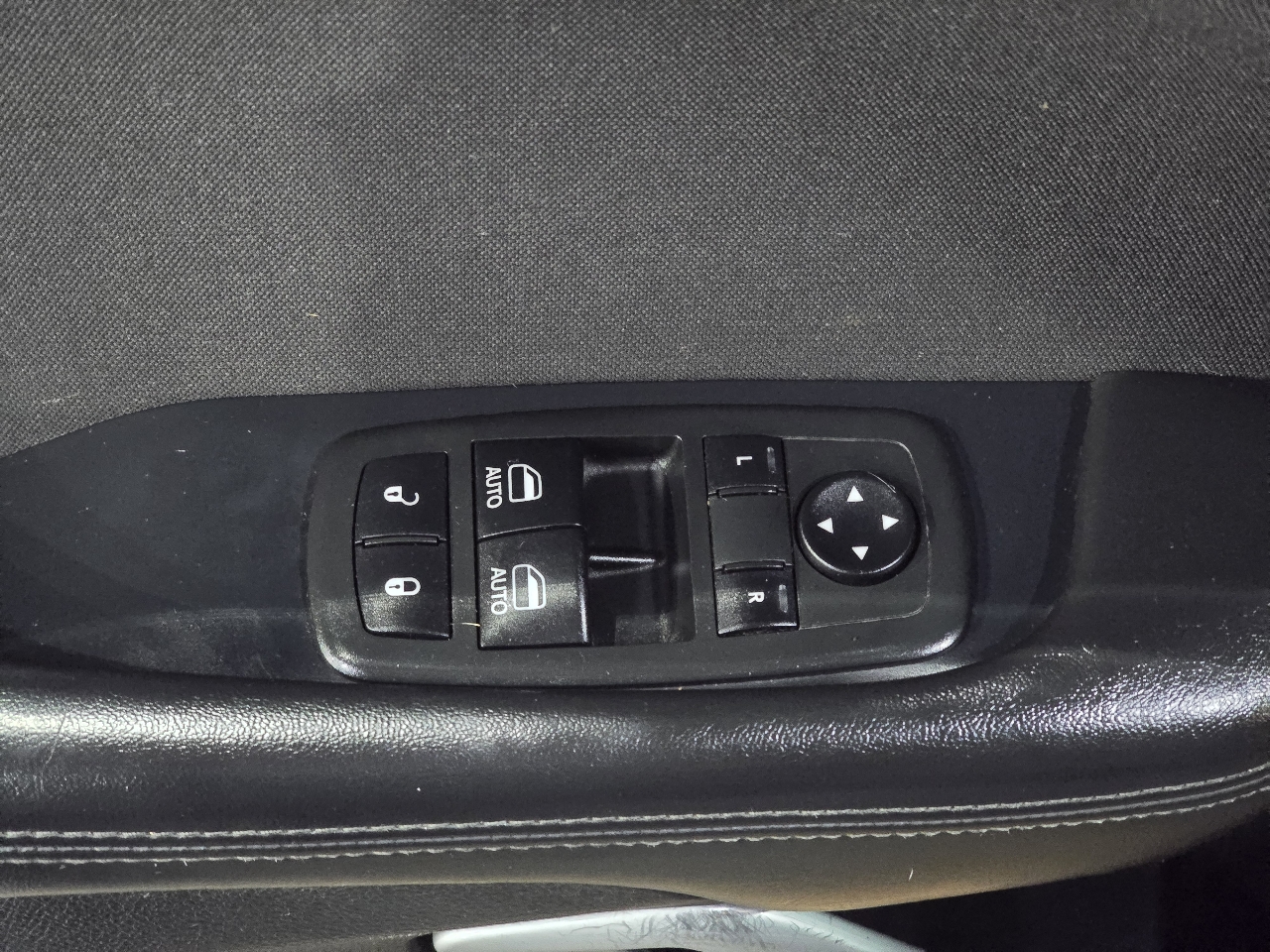 Dodge Challenger 2dr Cpe SXT 2015