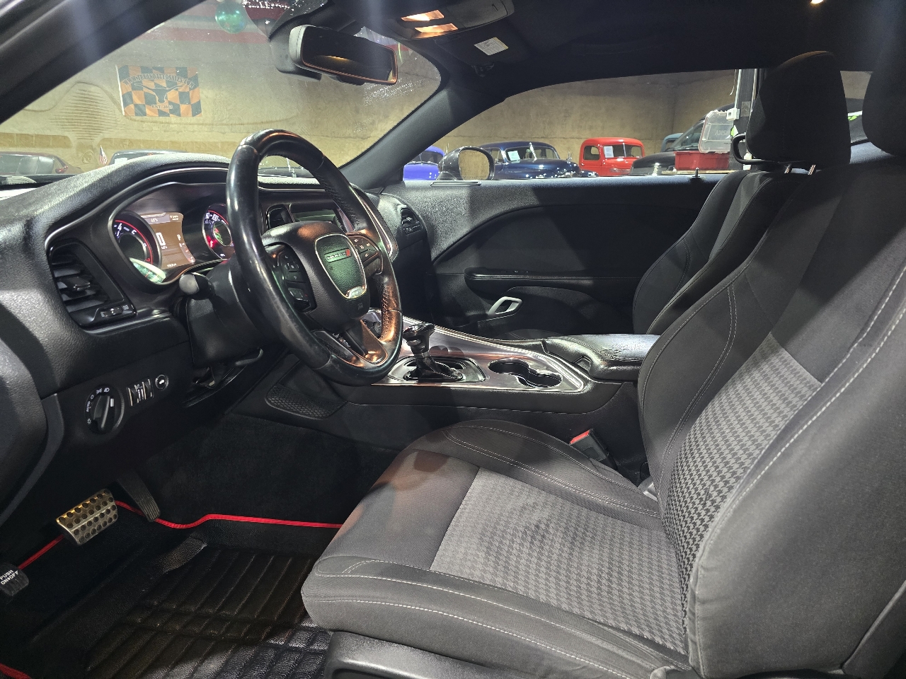 Dodge Challenger 2dr Cpe SXT 2015