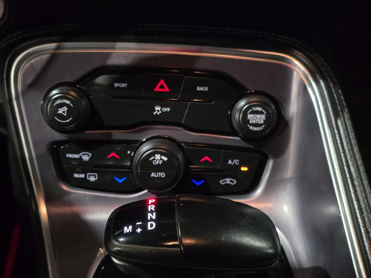 Dodge Challenger 2dr Cpe SXT 2015