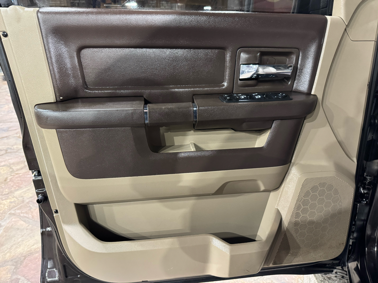 RAM 1500 2WD Quad Cab 140.5" Big Horn 2011